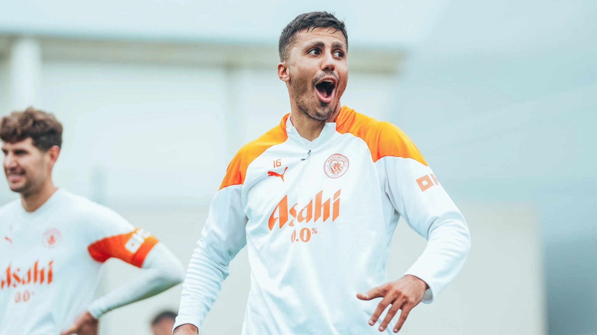 曼联主教练训练球员备战国际比赛 曼联主教练训练球员备战国际比赛