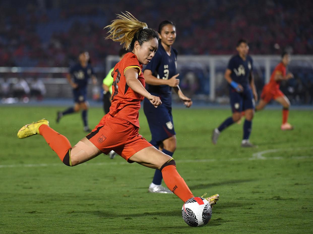 开云体育APP下载-纪录更新：女子足球队以巧妙战术获胜的简单介绍