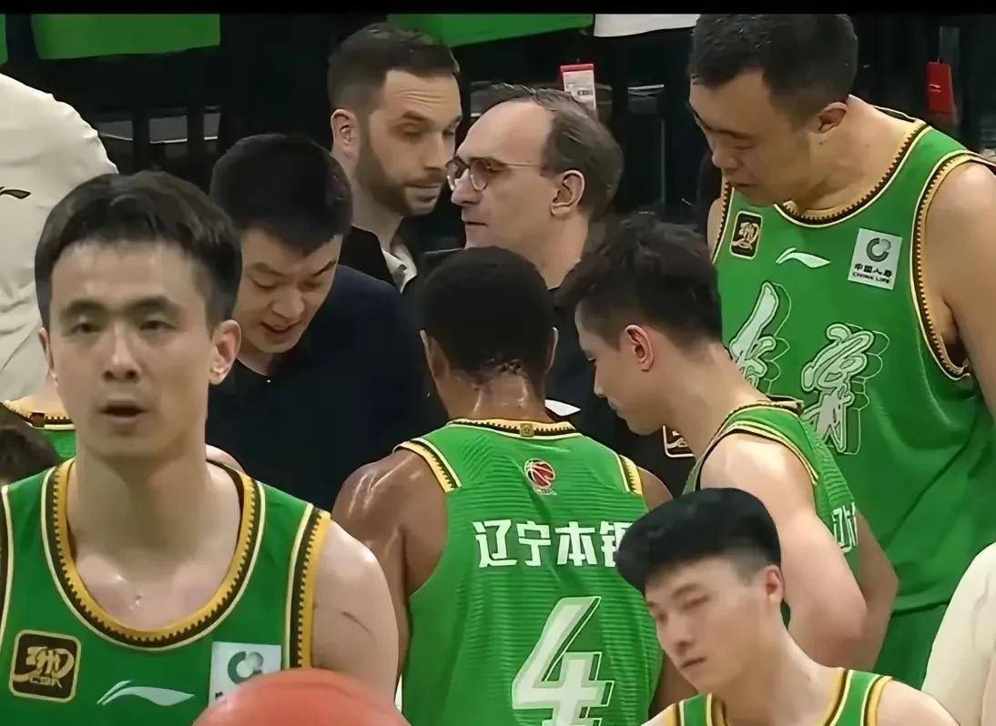 开云官网-关键球员因伤缺阵，球队迎来重大考验的简单介绍