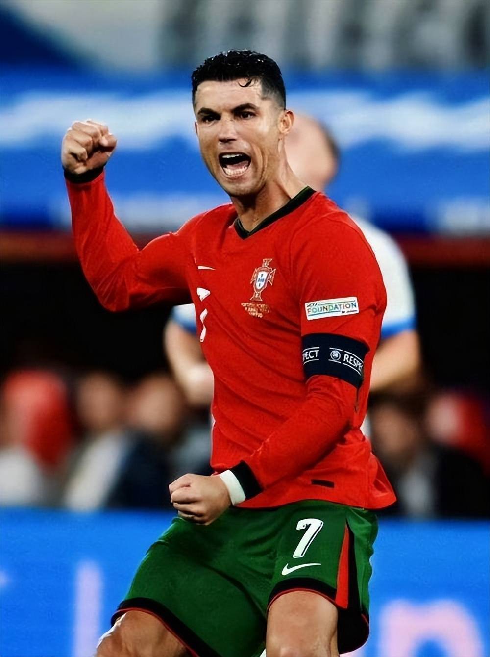 关于最新英超:C罗击败意大利,热议不断的信息 关于最新英超:C罗击败意大利,热议不断的信息