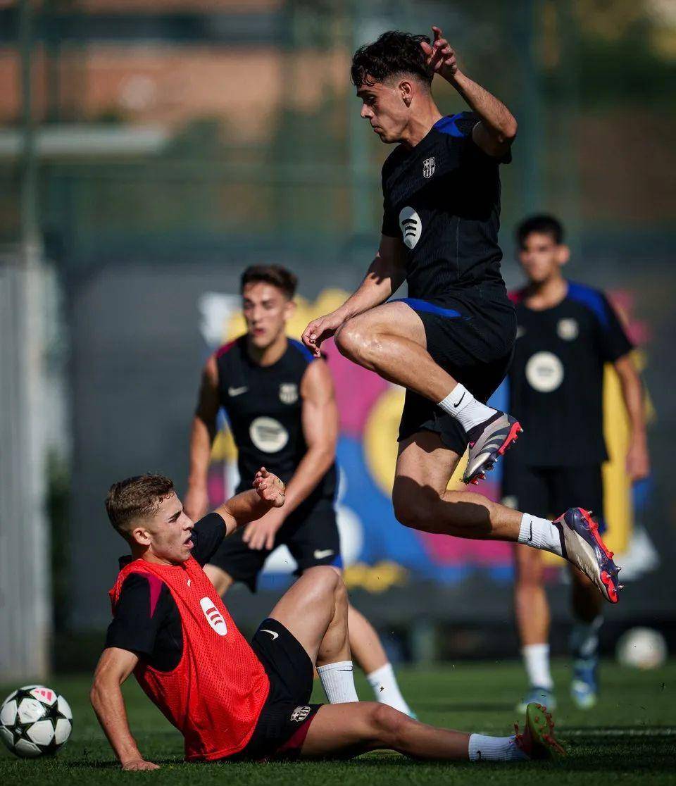 挑战新高度!球队团结一心共同冲刺 挑战新高度!球队团结一心共同冲刺