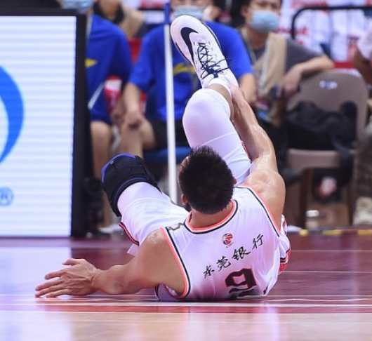 广西男篮遭遇重创,教练寻找突破口 广西男篮遭遇重创,教练寻找突破口