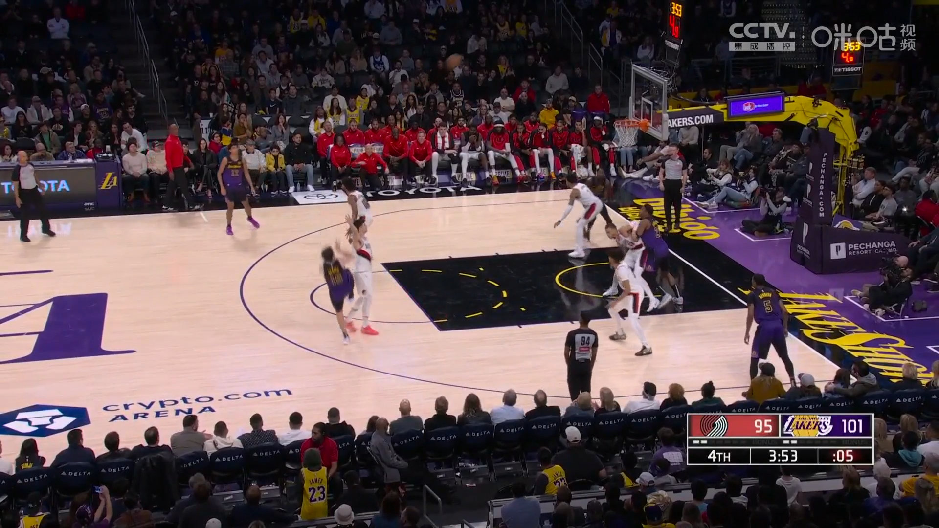 开云体育官网-湖人惨败开拓者，遭遇两连败