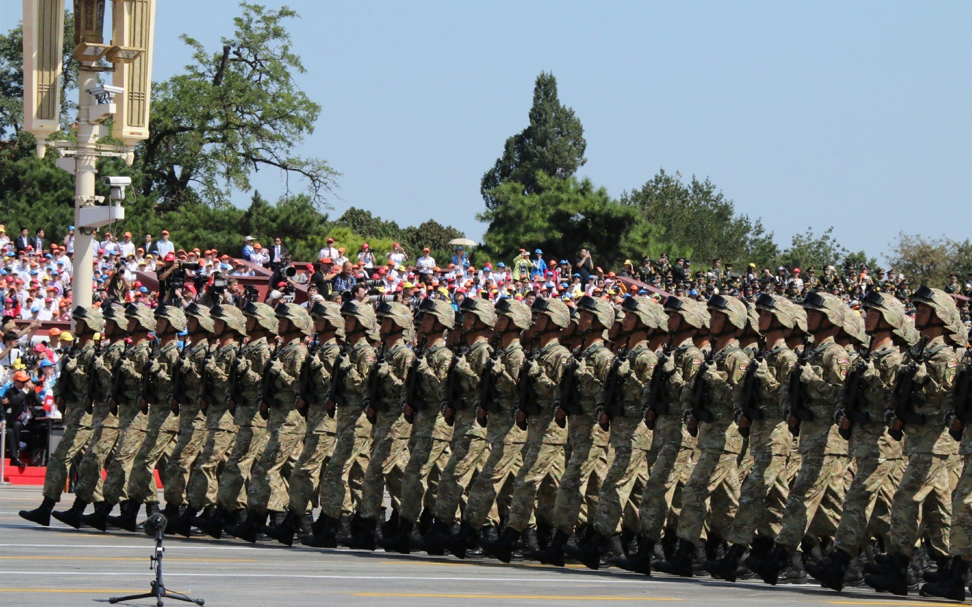 星辰大海与城市霓虹，当上海爆冷猛龙，克莱在德国写下新篇
